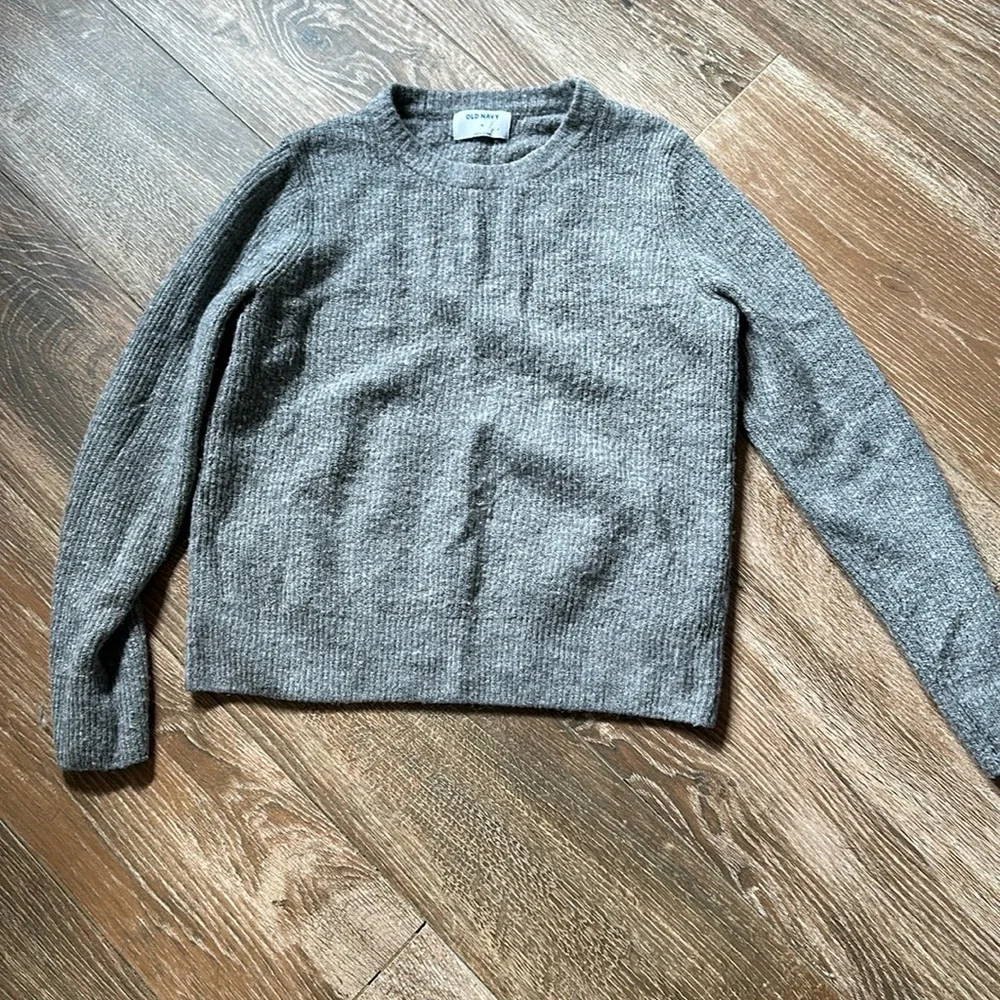 Old Navy Sweater - Picture 1 of 3